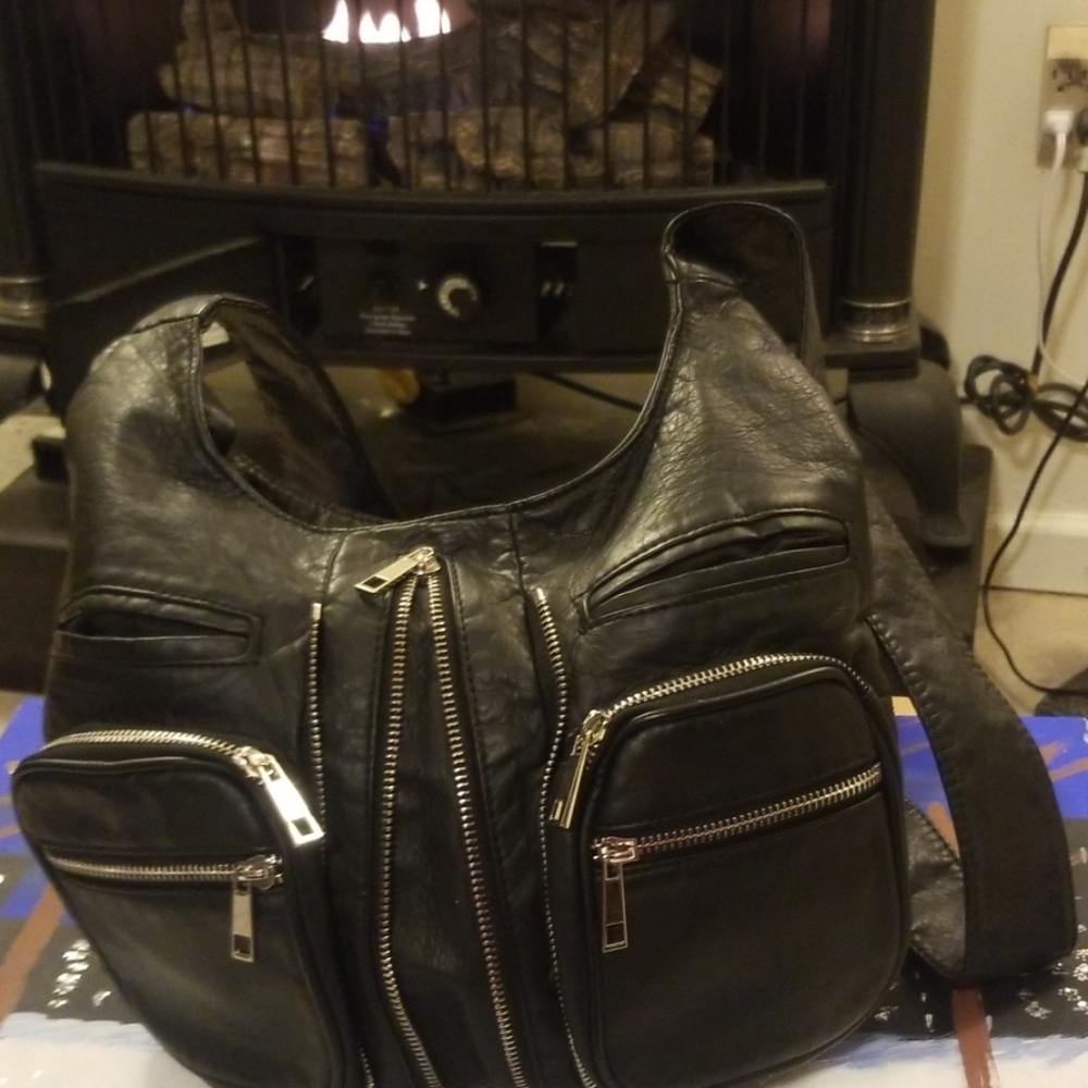 10x10 black soft leather cross body - Picture 4 of 5